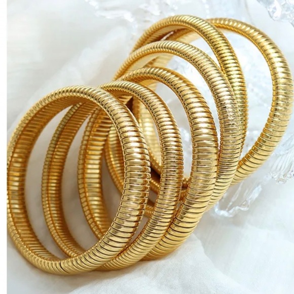 LALA JEWELRY 18k Gold Plated Titanium Steel Bracelet - Picture 6 of 8